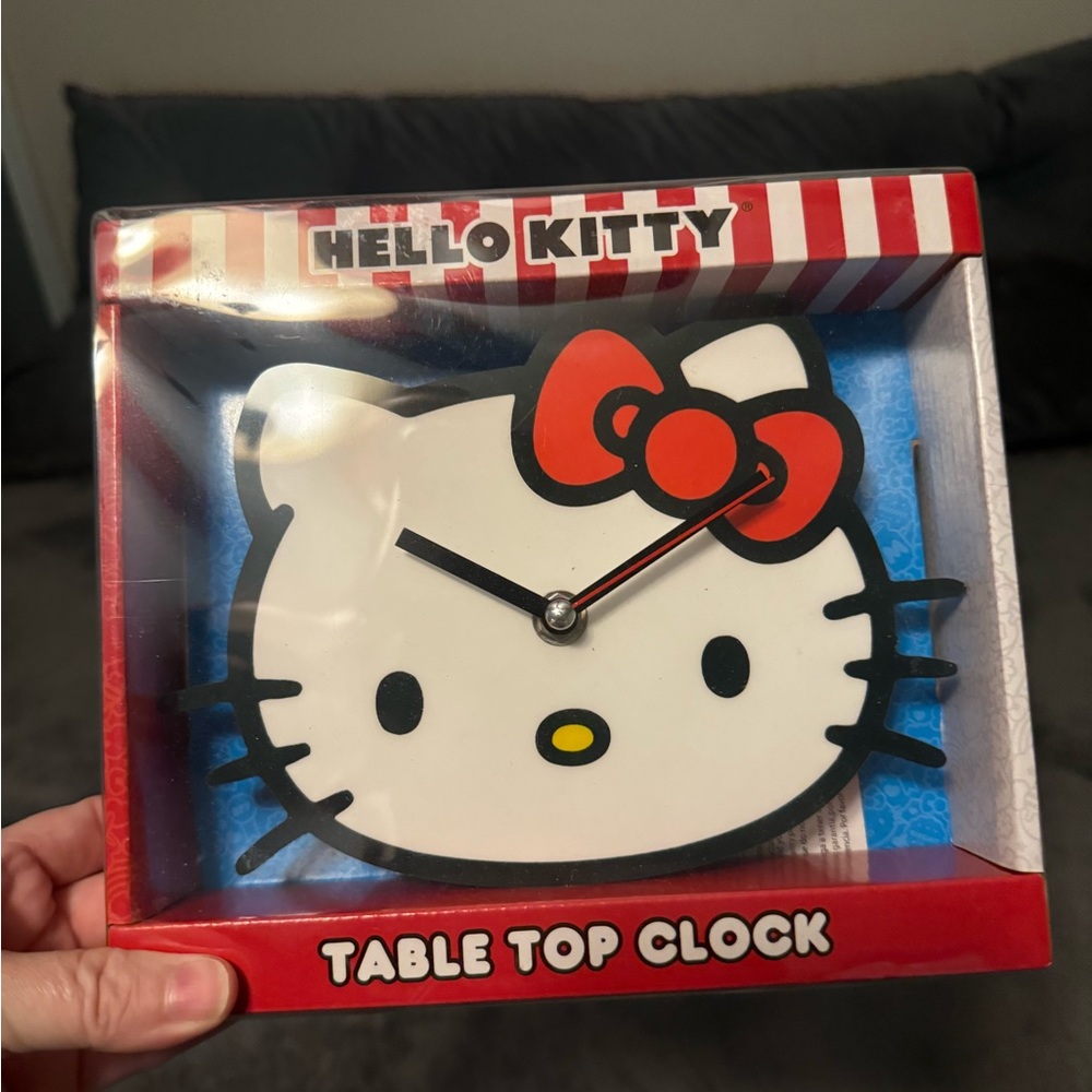 Hello kitty table top clock